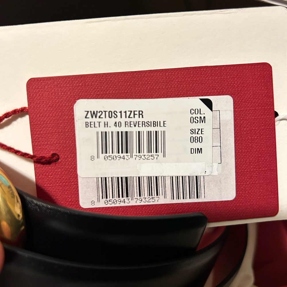 Designer Valentino Garavani Reversible (Red/ Black) Belt - Picture 6 of 7